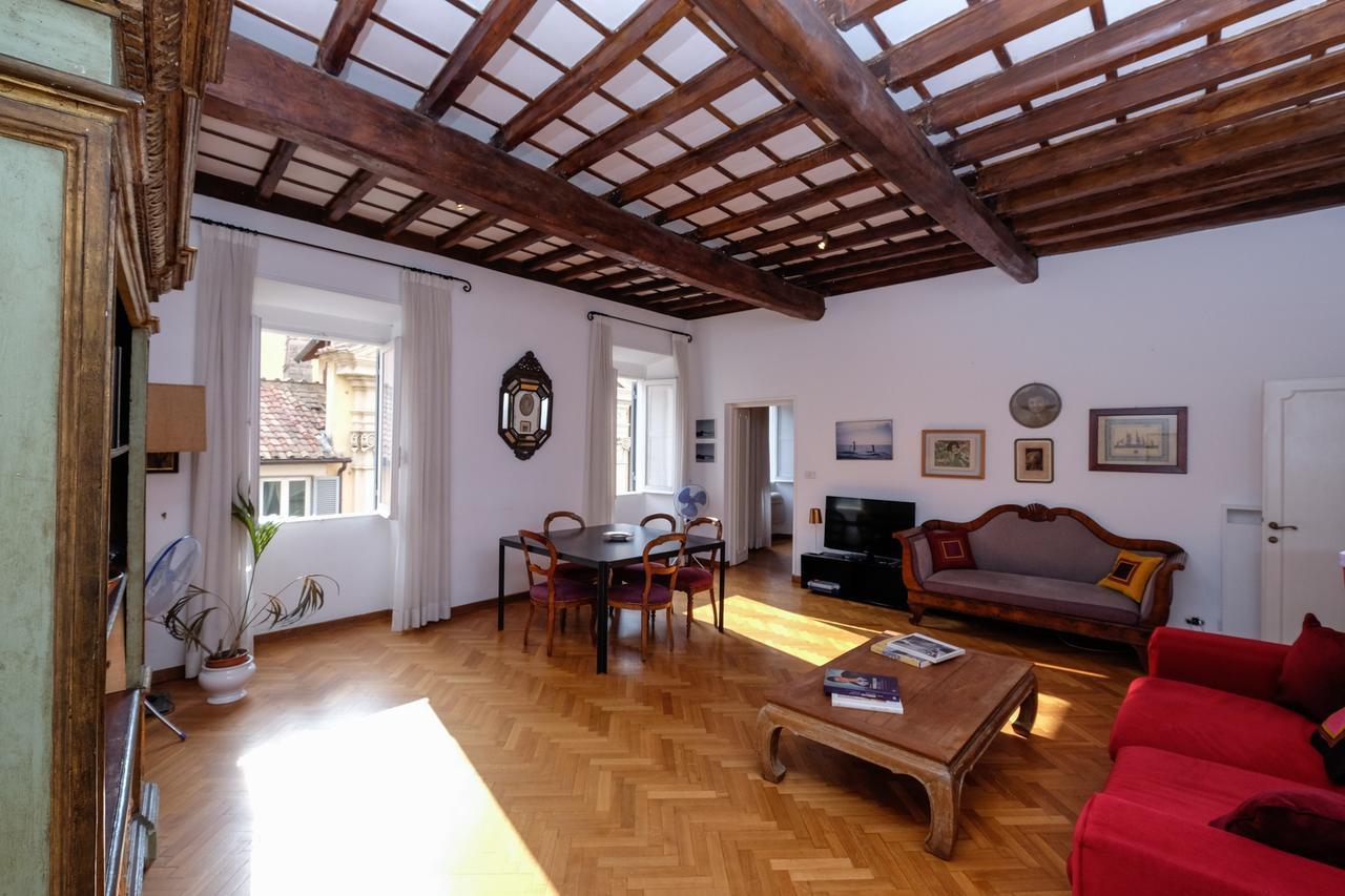 Via Giulia Art & Charm Apartment